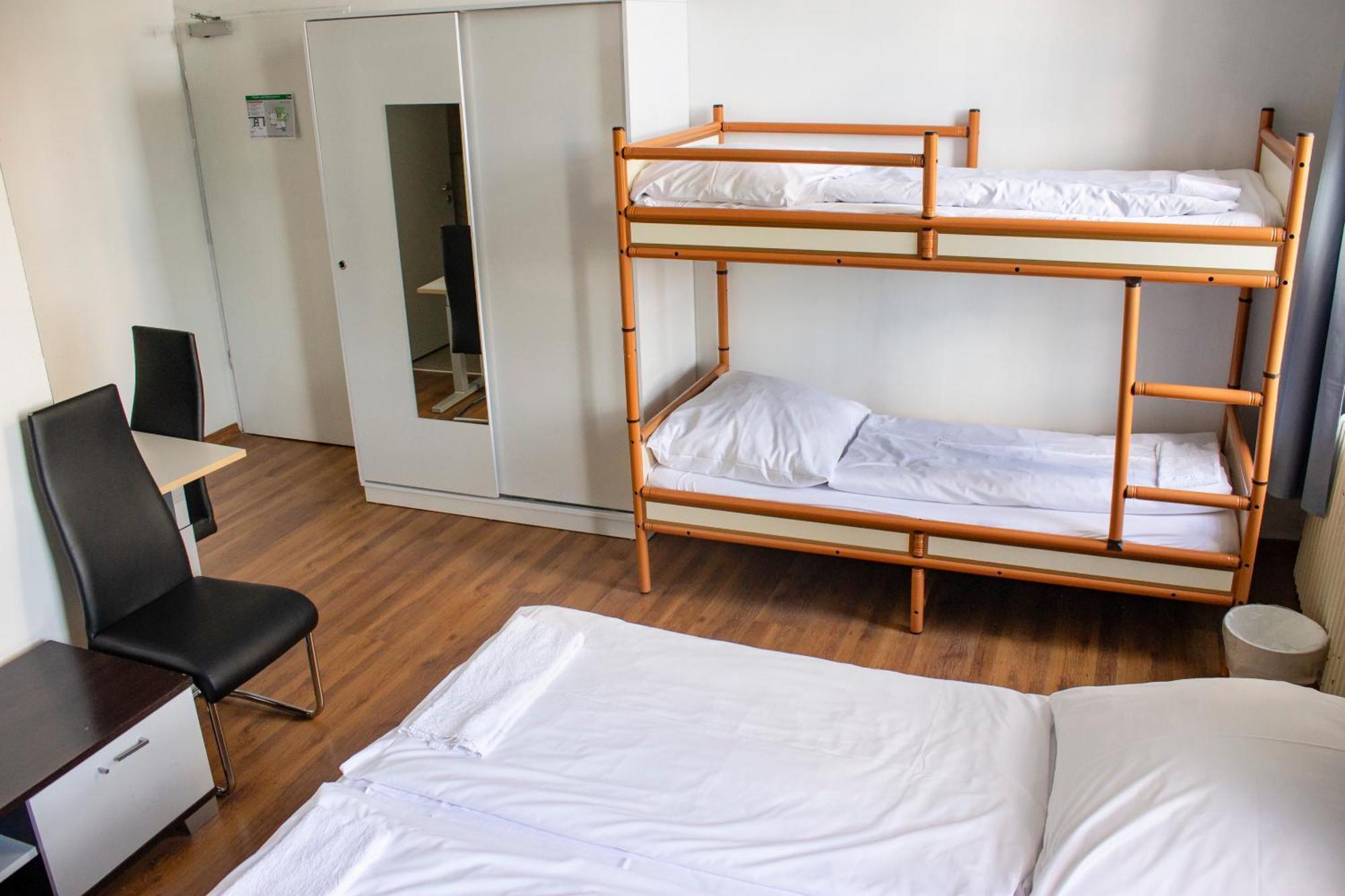 Quadruple Room with Shared Bathroom,1537139581:JPEG